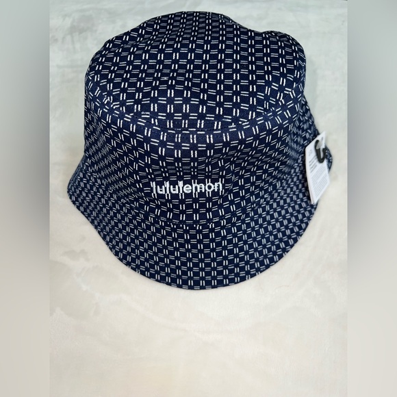 Lululemon Reversible Bucket Hat Blue/Pattern | L/XL | NWT - Picture 6 of 11